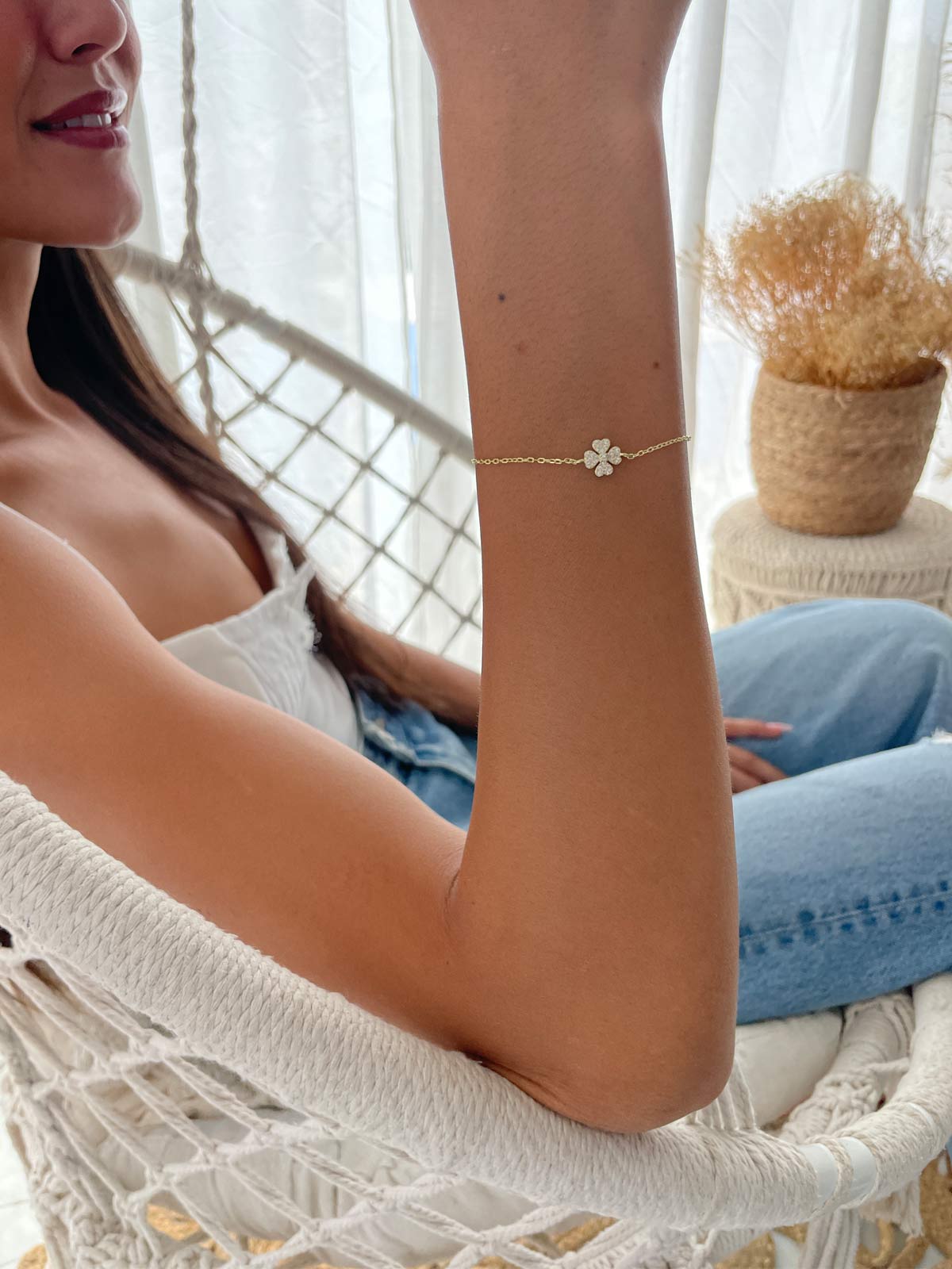 צמיד תלתן לבבות משובץ