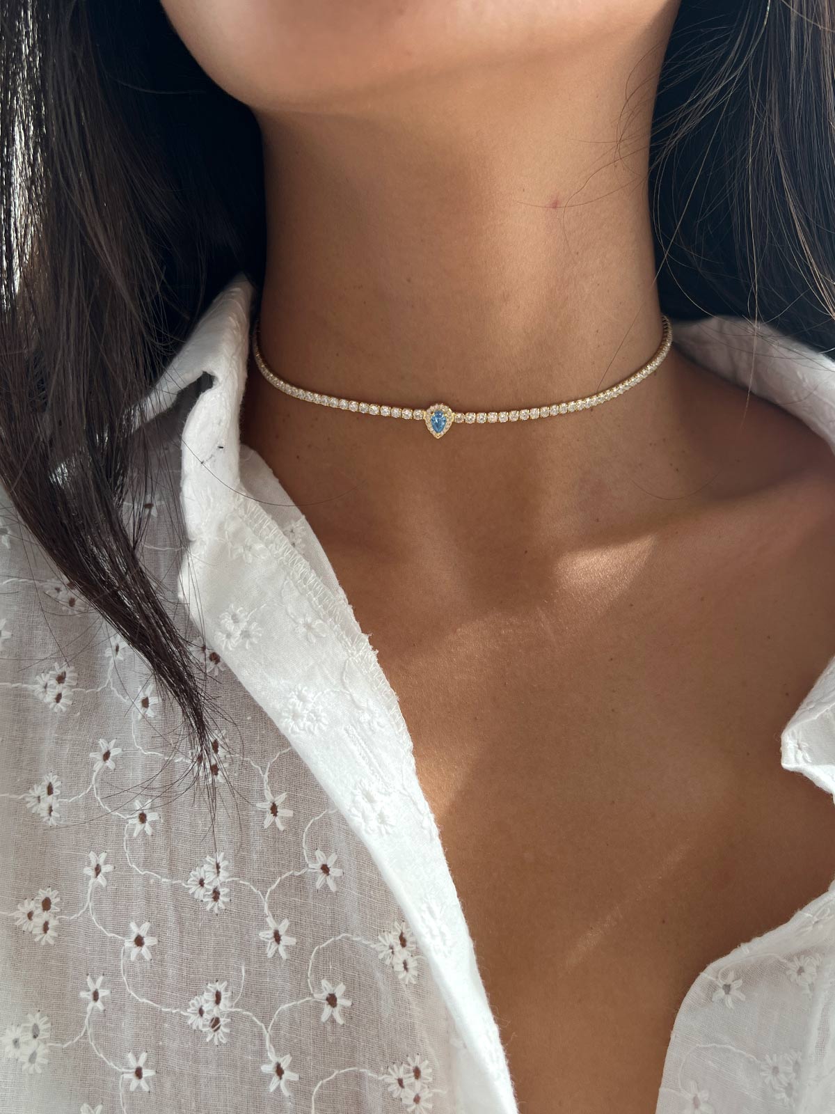 שרשרת צ'וקר טניס טיפה תכלת משובצת