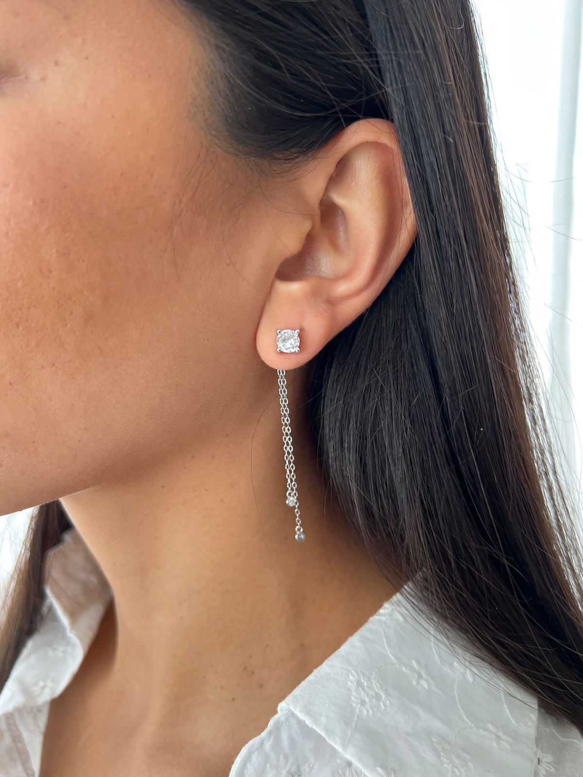 עגילי סוליטר צמודים ושרשראות נופלות