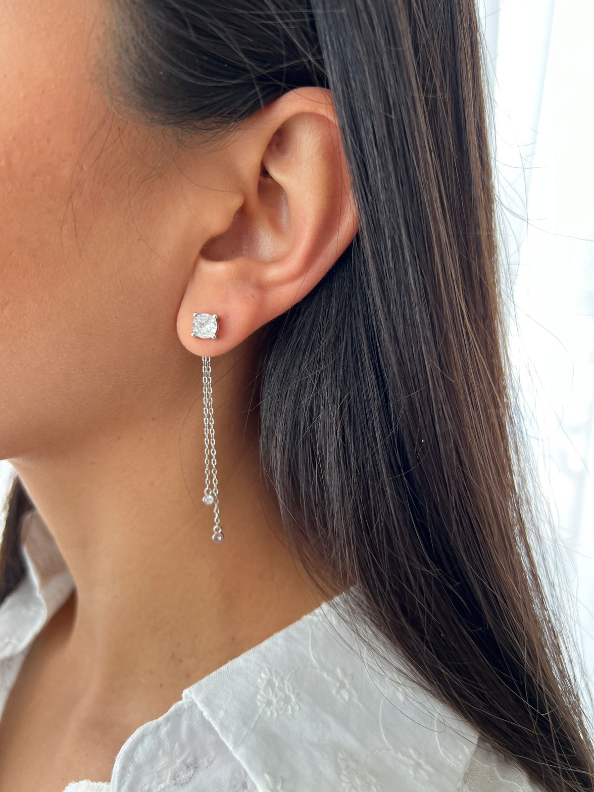 עגילי סוליטר צמודים ושרשראות נופלות