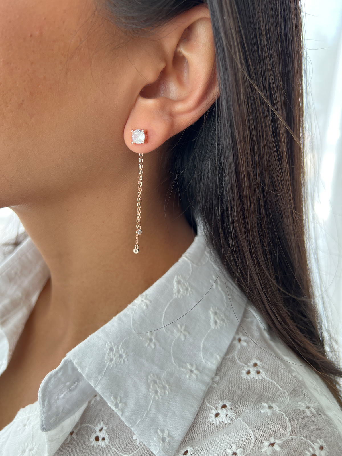 עגילי סוליטר צמודים ושרשראות נופלות