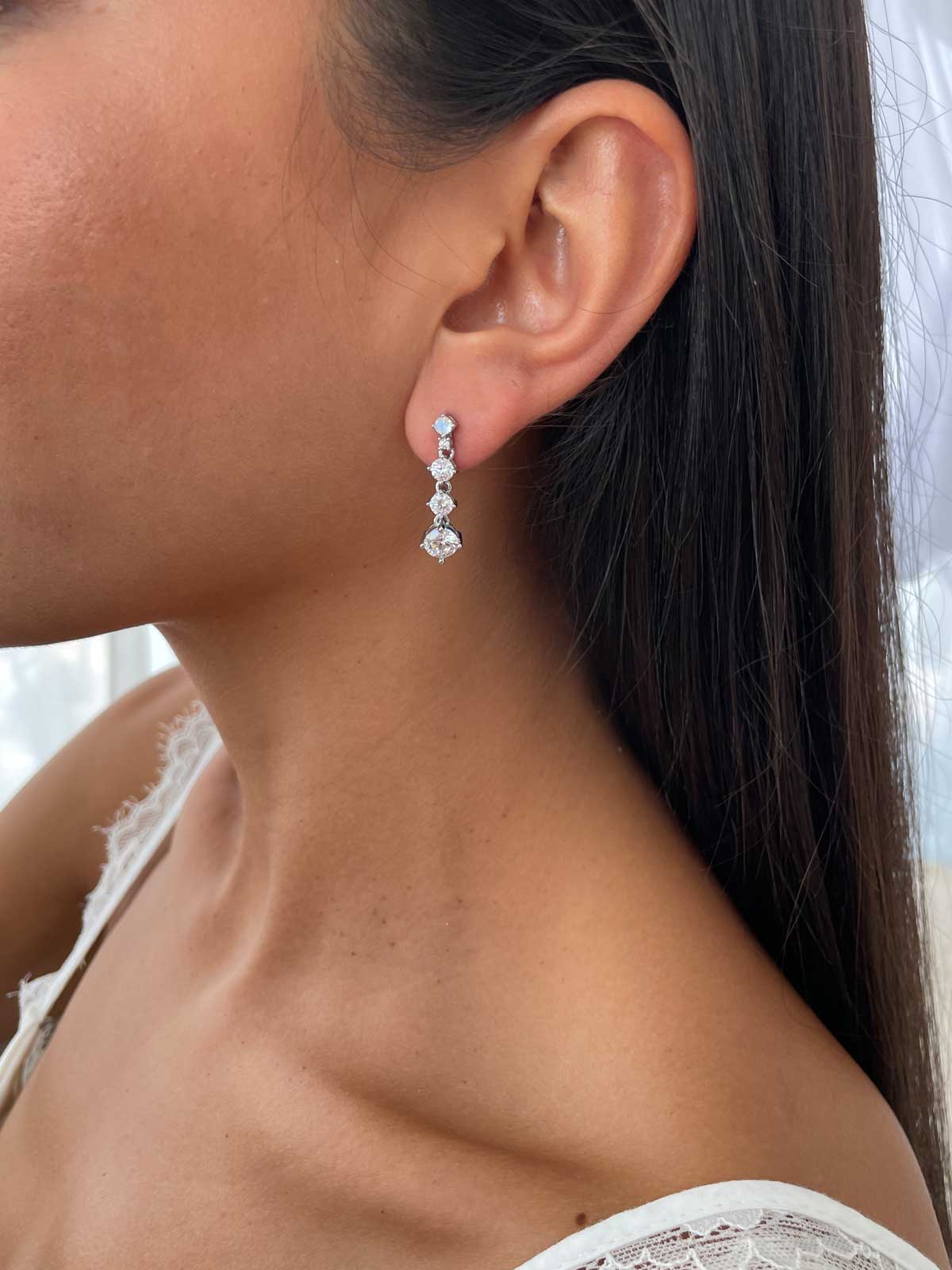 עגילי סוליטרים נופלים