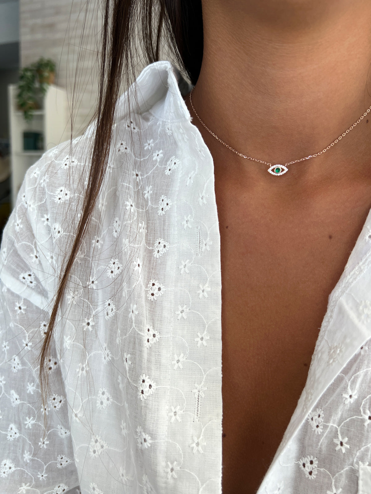 שרשרת צמודה עין קטנה אבן ירוקה