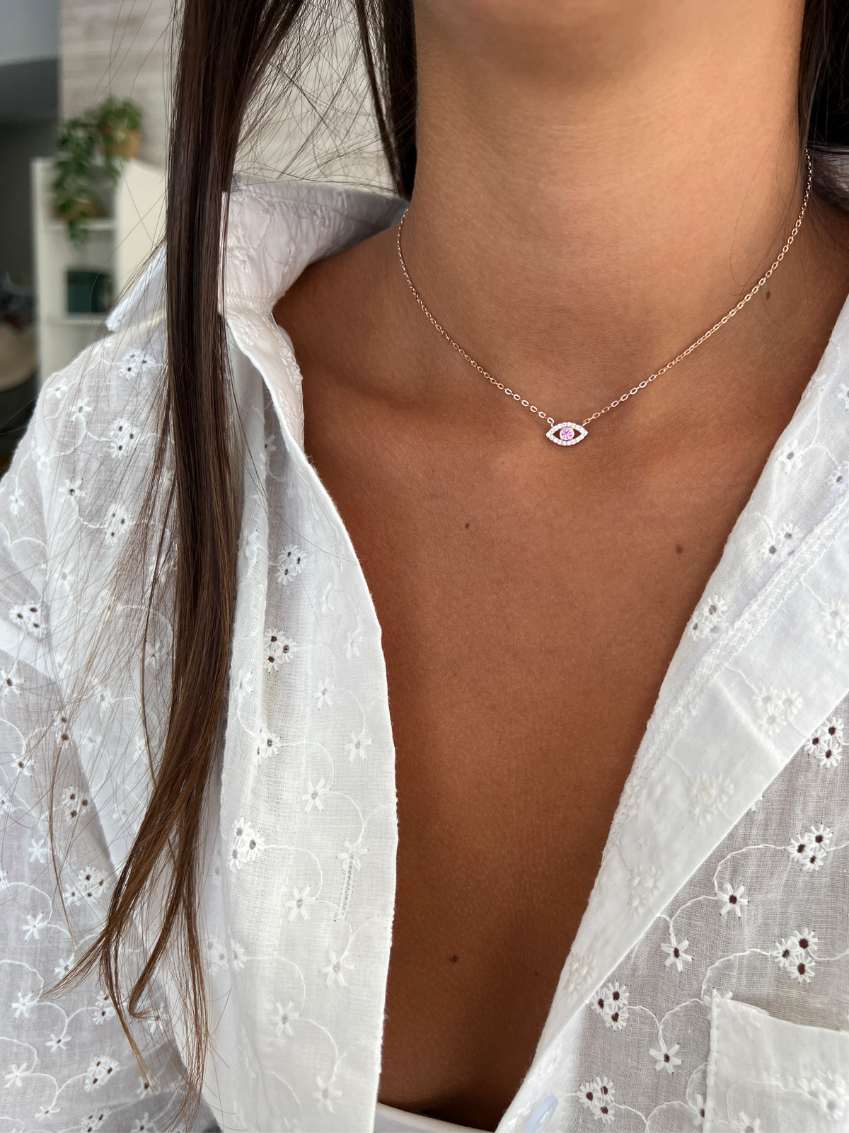 שרשרת צמודה עין קטנה אבן ורודה