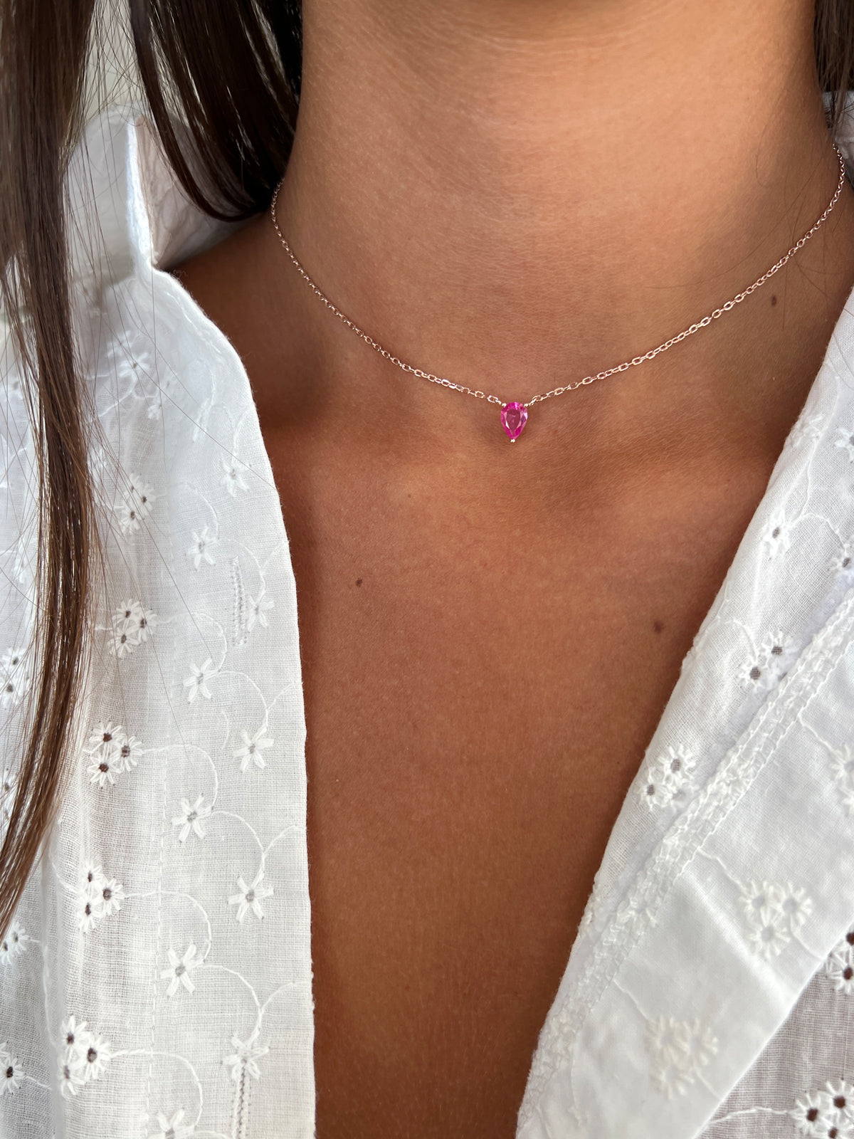 שרשרת צמודה סוליטר טיפה ורודה