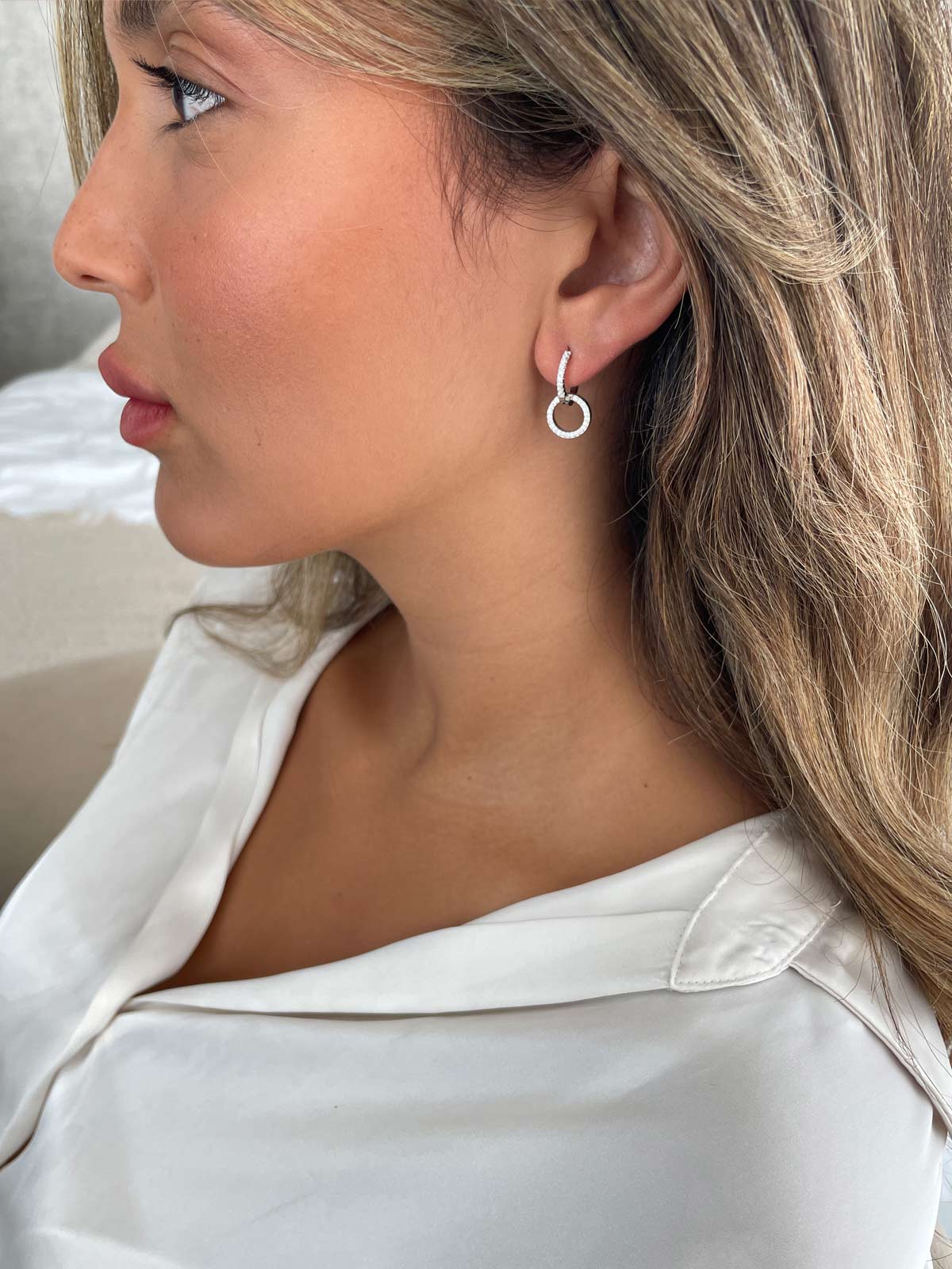 עגילי חישוקים נופלים