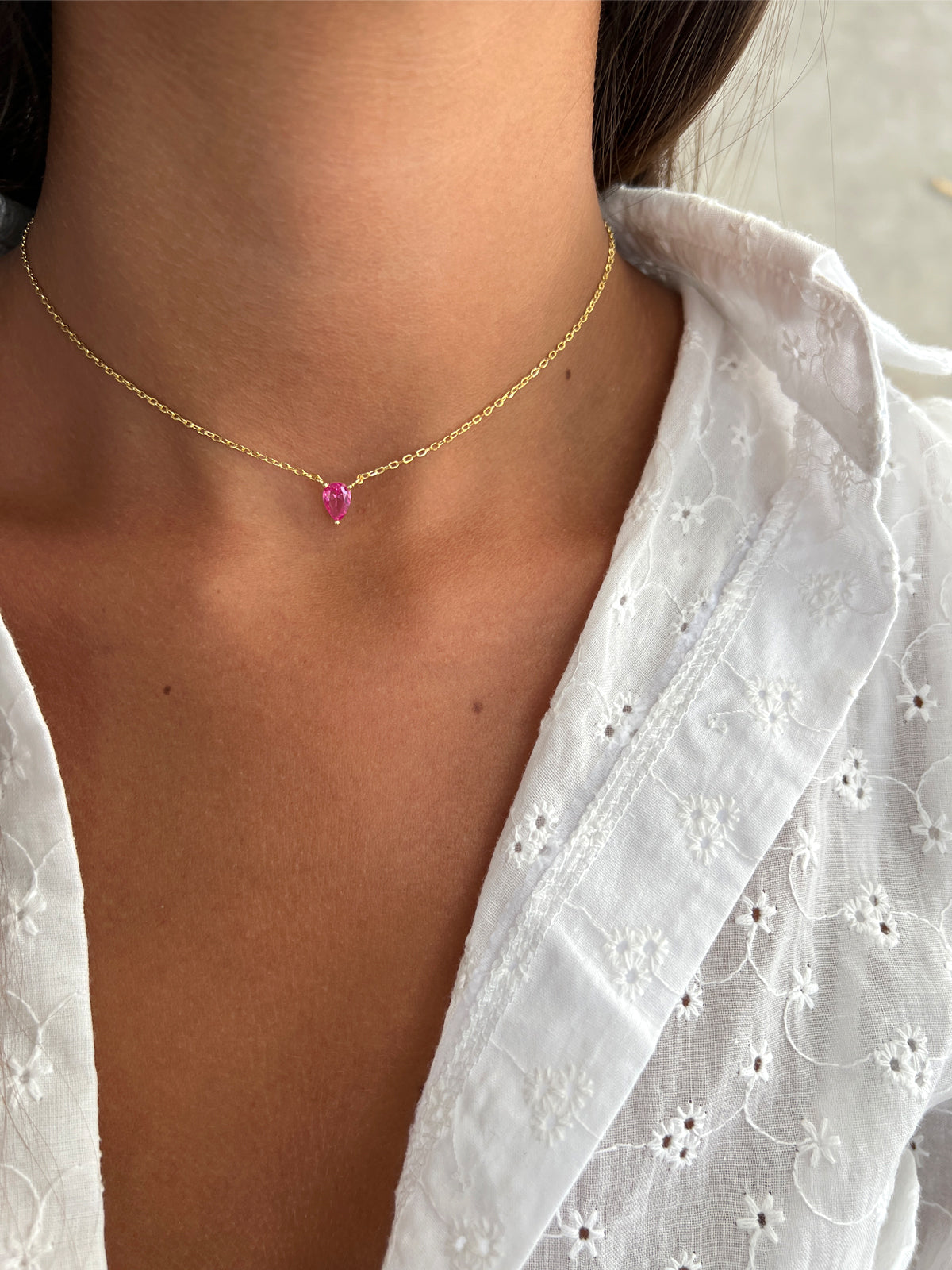 שרשרת צמודה סוליטר טיפה ורודה