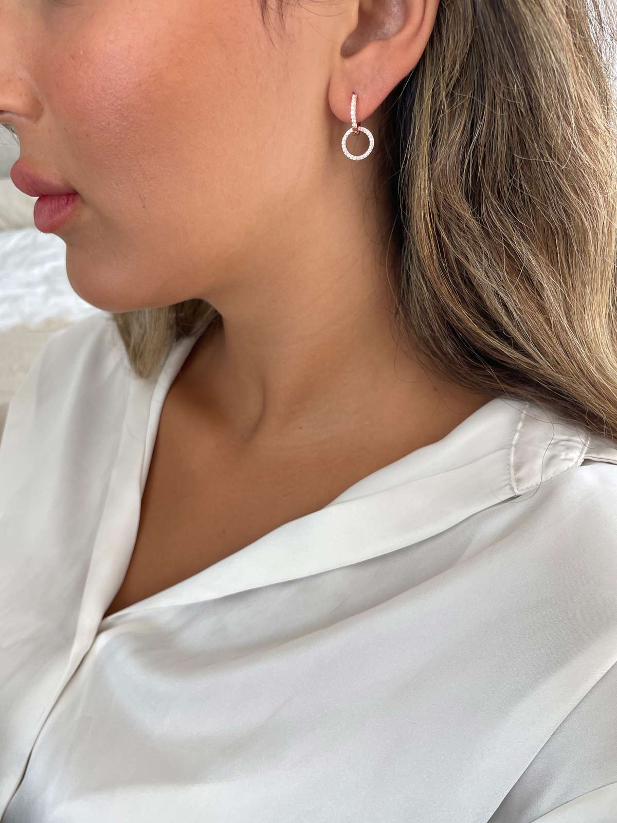 עגילי חישוקים נופלים