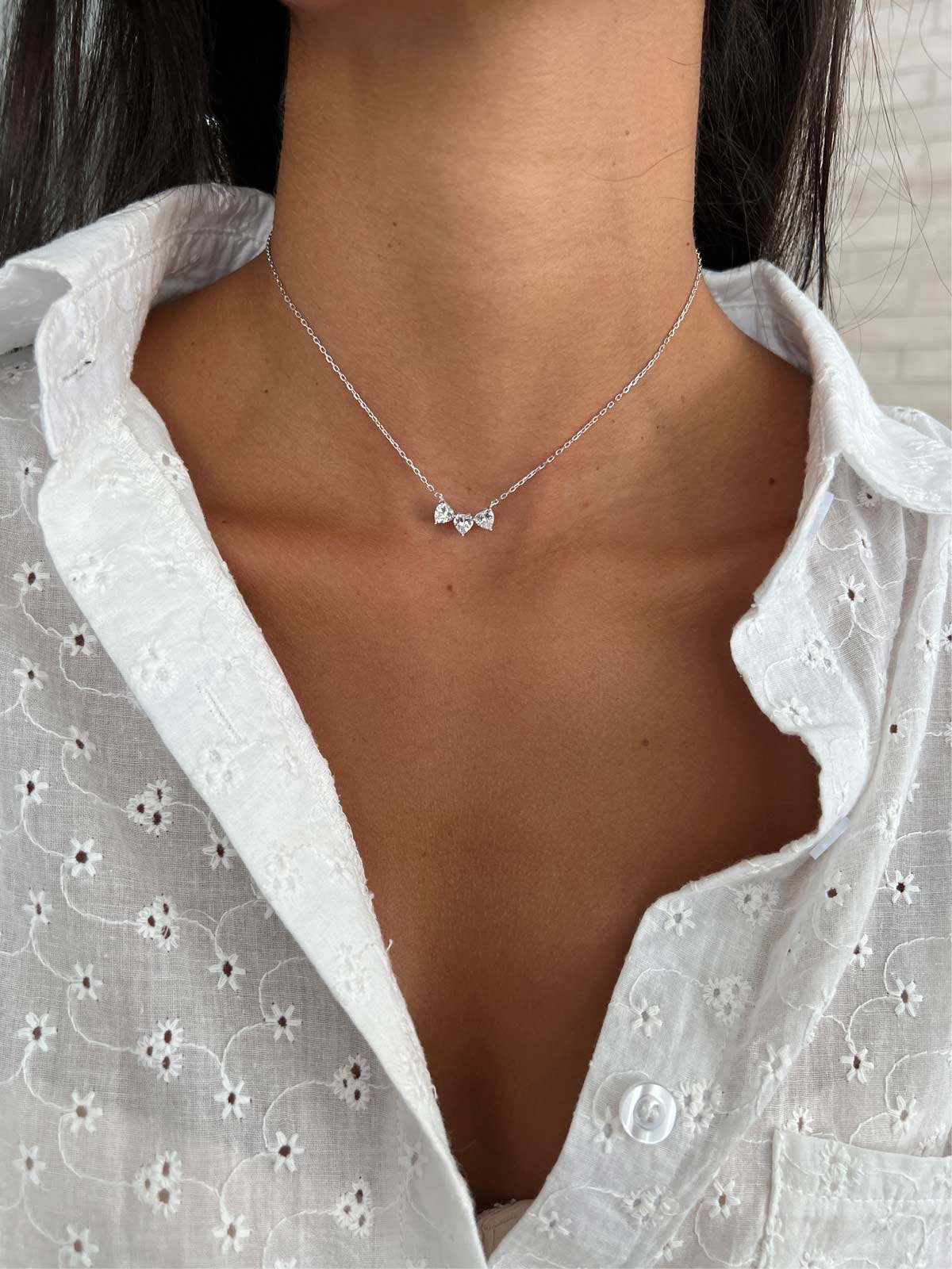 שרשרת צמודה שלושה לבבות סוליטרים