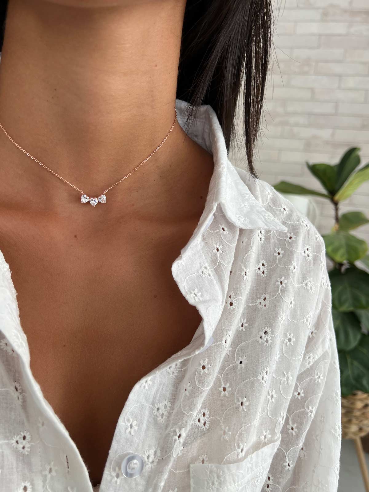 שרשרת צמודה שלושה לבבות סוליטרים