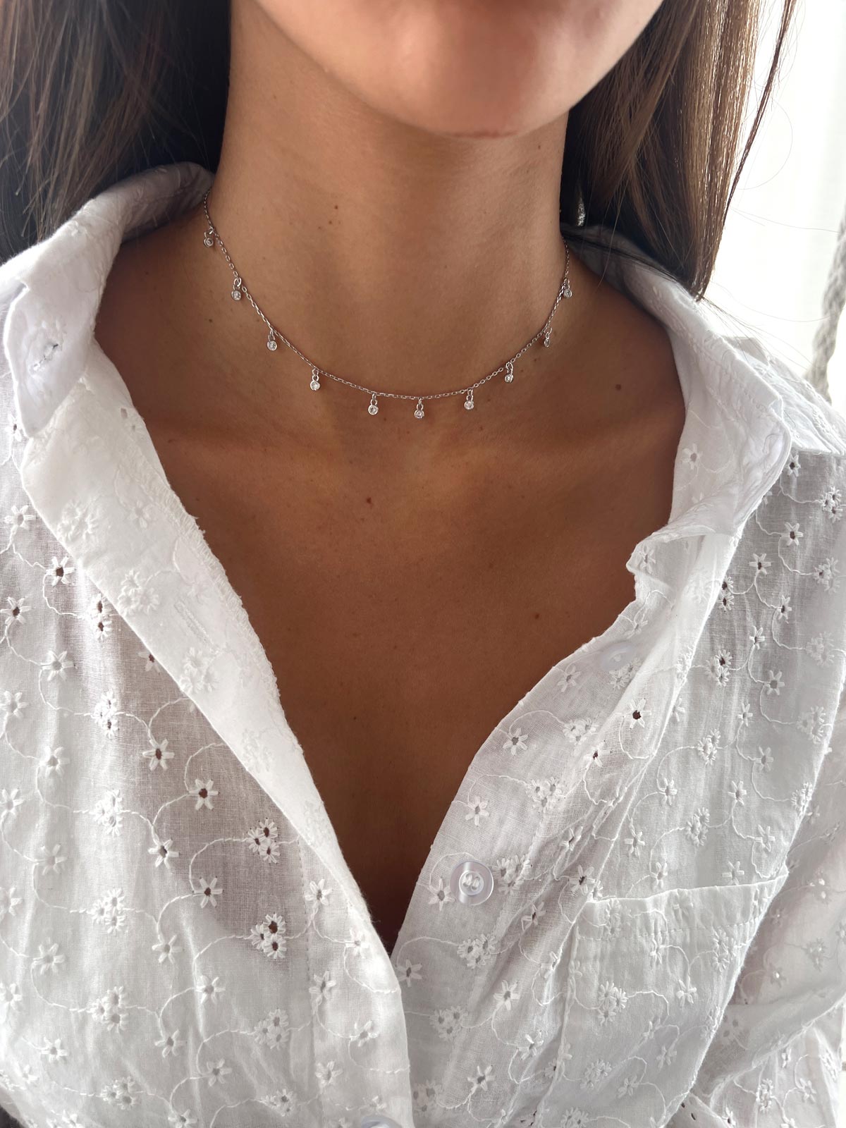 שרשרת צמודה סוליטרים נופלים