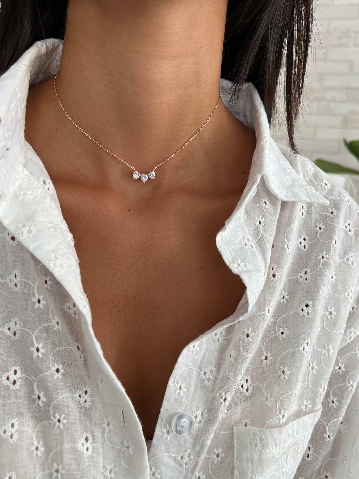 שרשרת צמודה שלושה לבבות סוליטרים