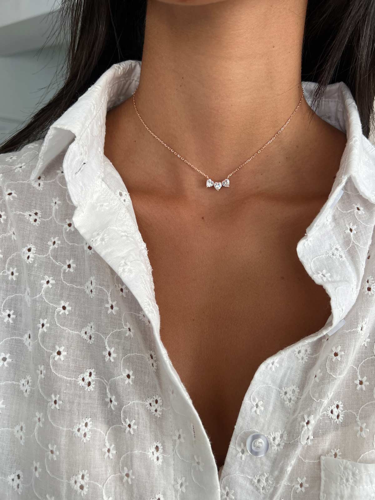 שרשרת צמודה שלושה לבבות סוליטרים