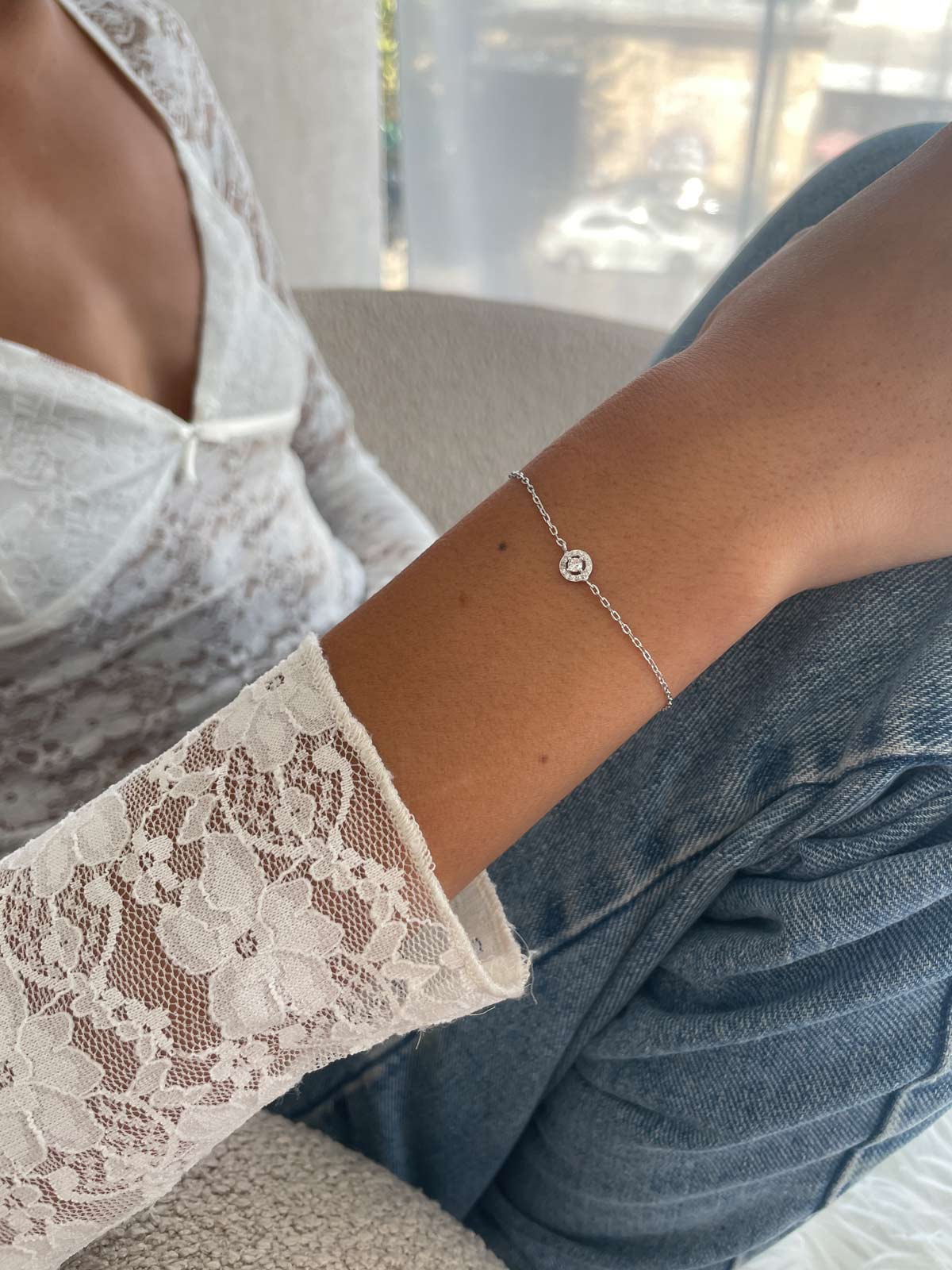 צמיד עדין סוליטר קטן משובץ