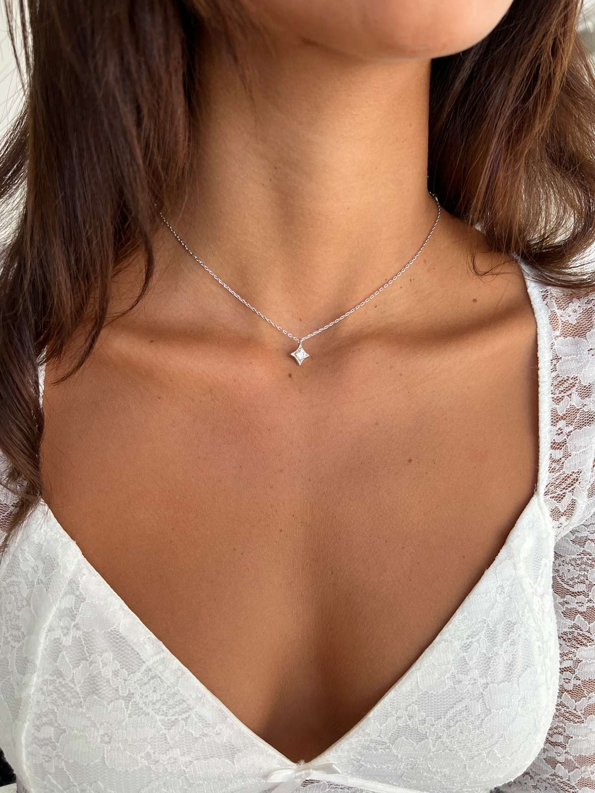 שרשרת צמודה מעוין וסוליטר