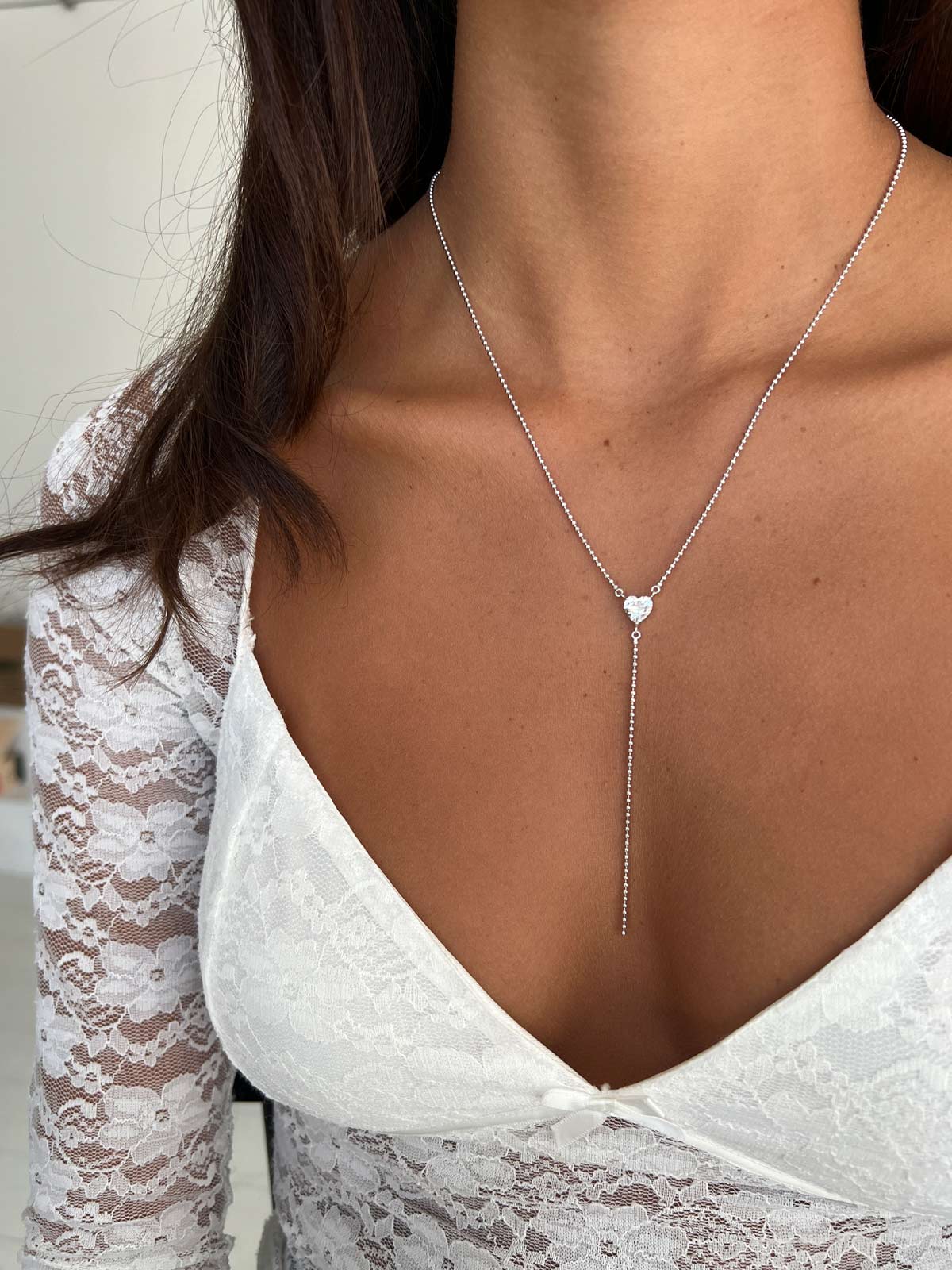 שרשרת עניבה חרוזים וסוליטר לב