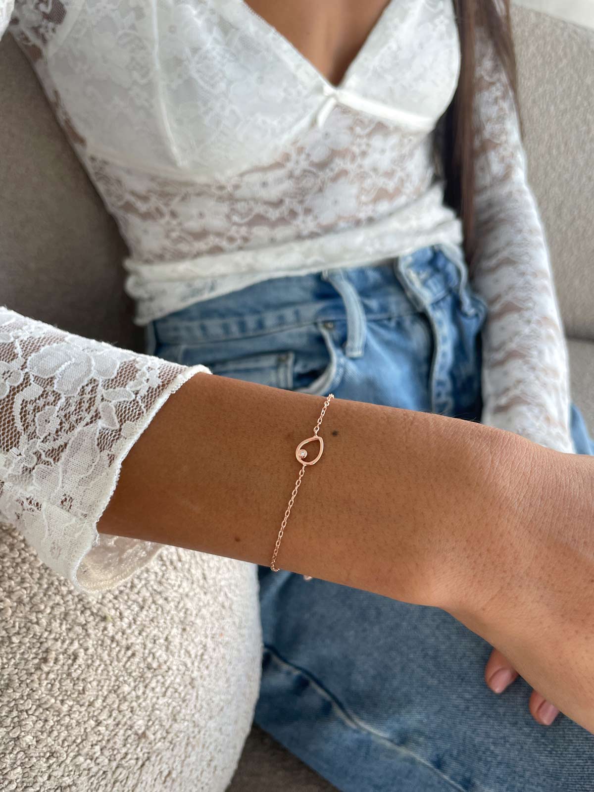 צמיד טיפה חלולה חלקה וסוליטר