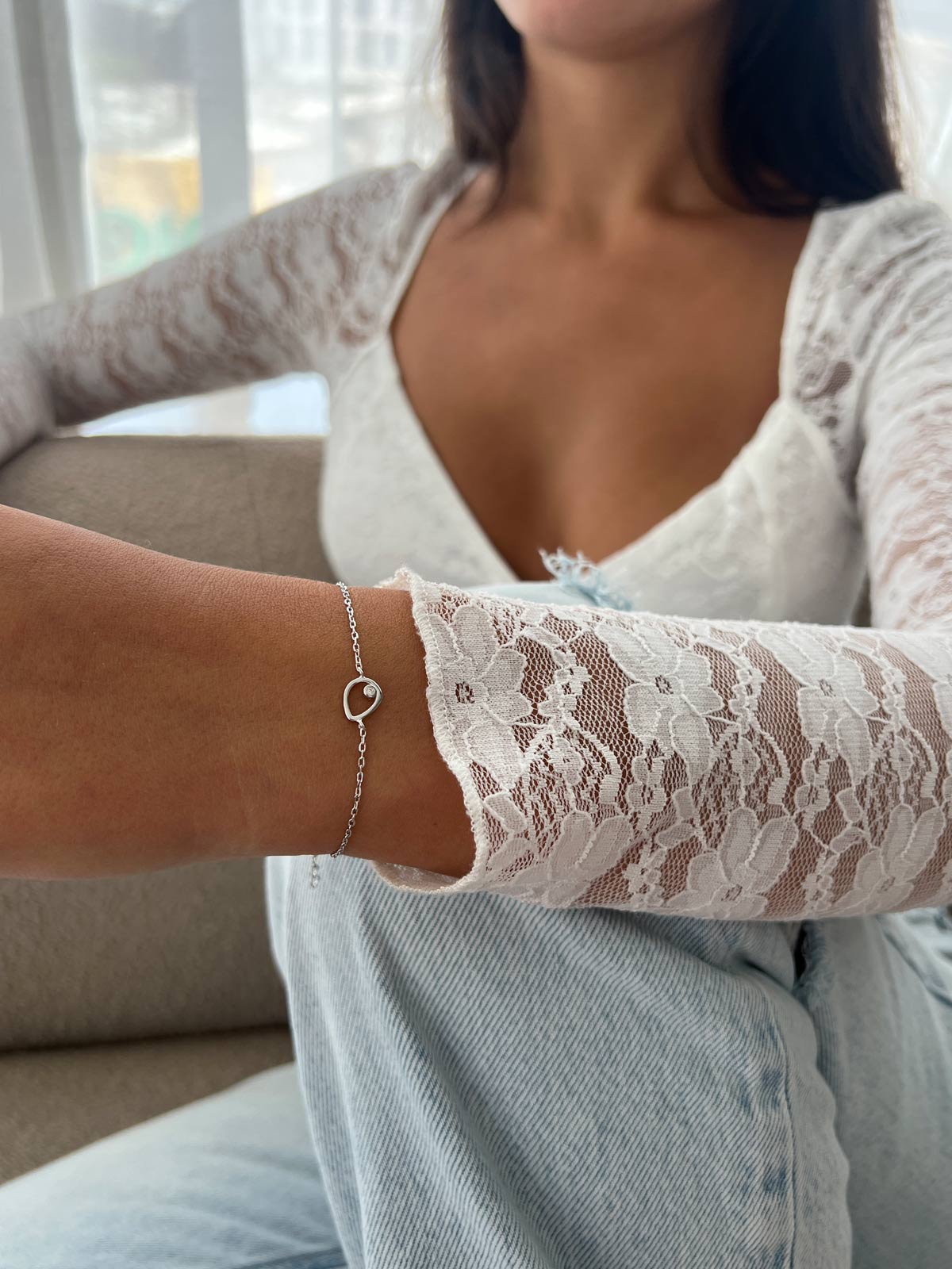 צמיד טיפה חלולה חלקה וסוליטר