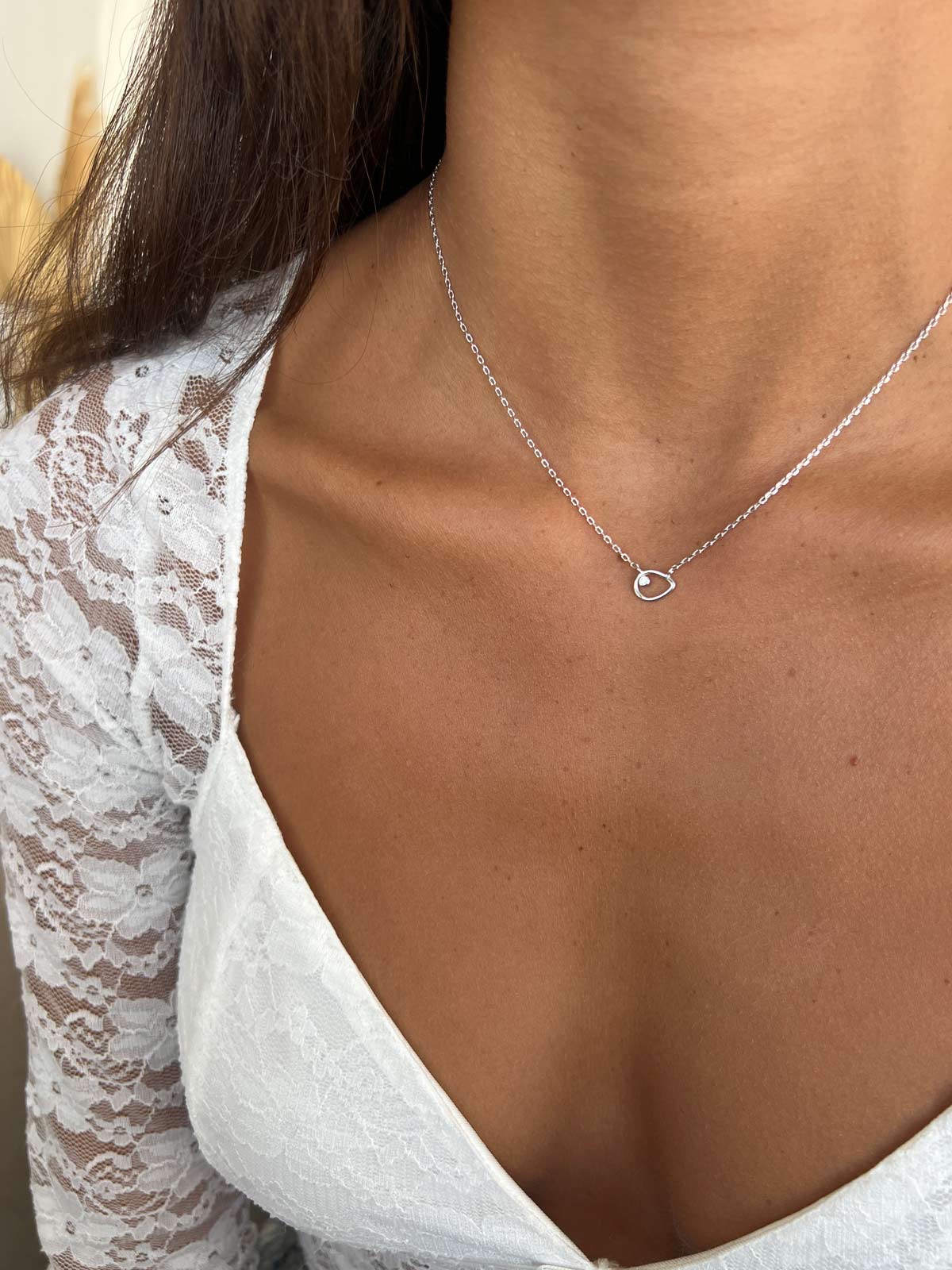 שרשרת צמודה טיפה חלולה חלקה וסוליטר