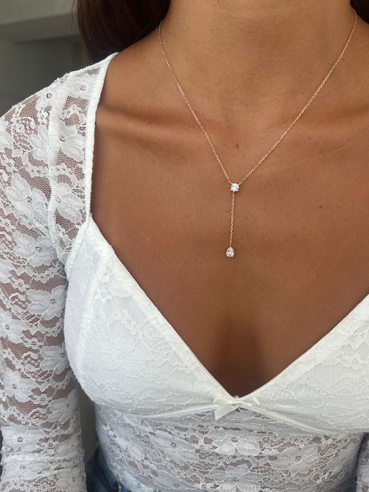 שרשרת עניבה קצרה סוליטר וטיפה