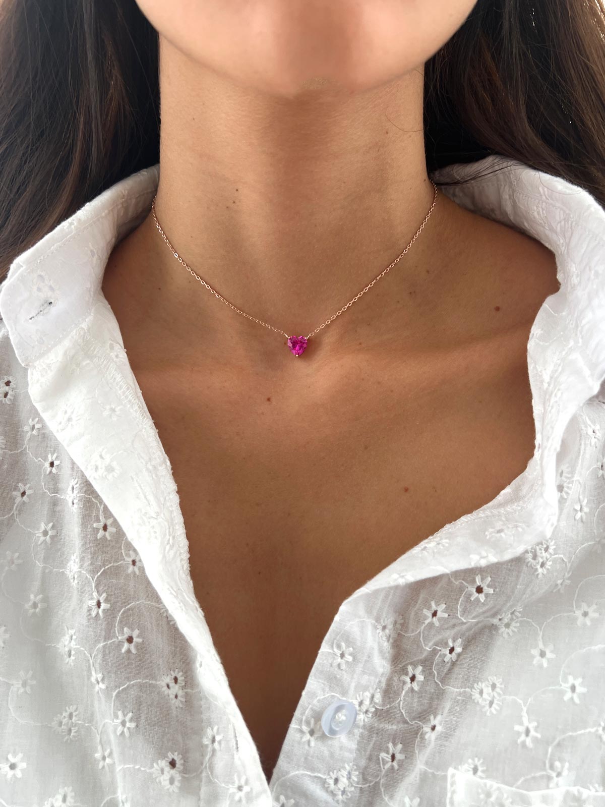 שרשרת צמודה סוליטר לב גדול ורוד