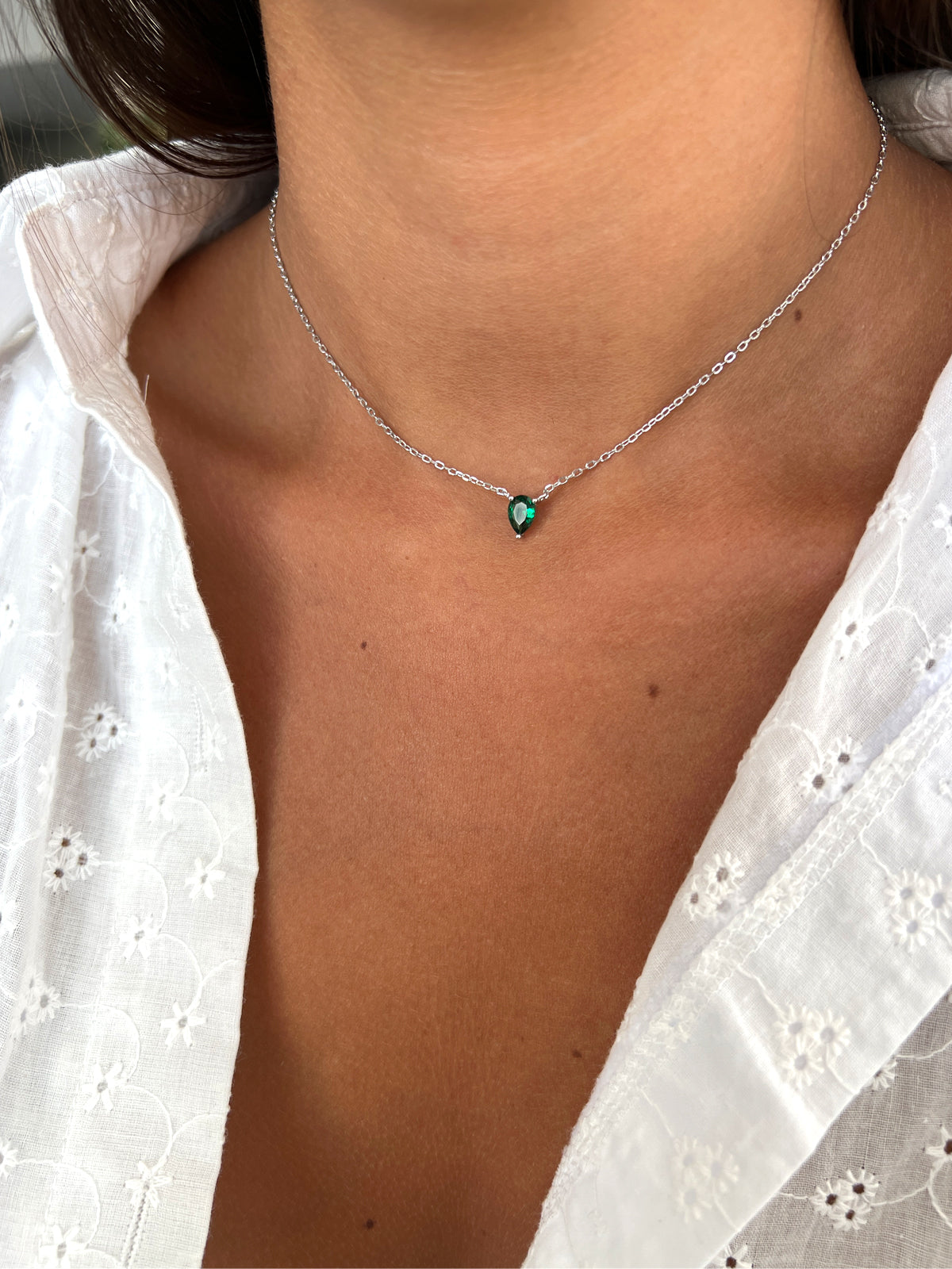 שרשרת צמודה סוליטר טיפה ירוקה