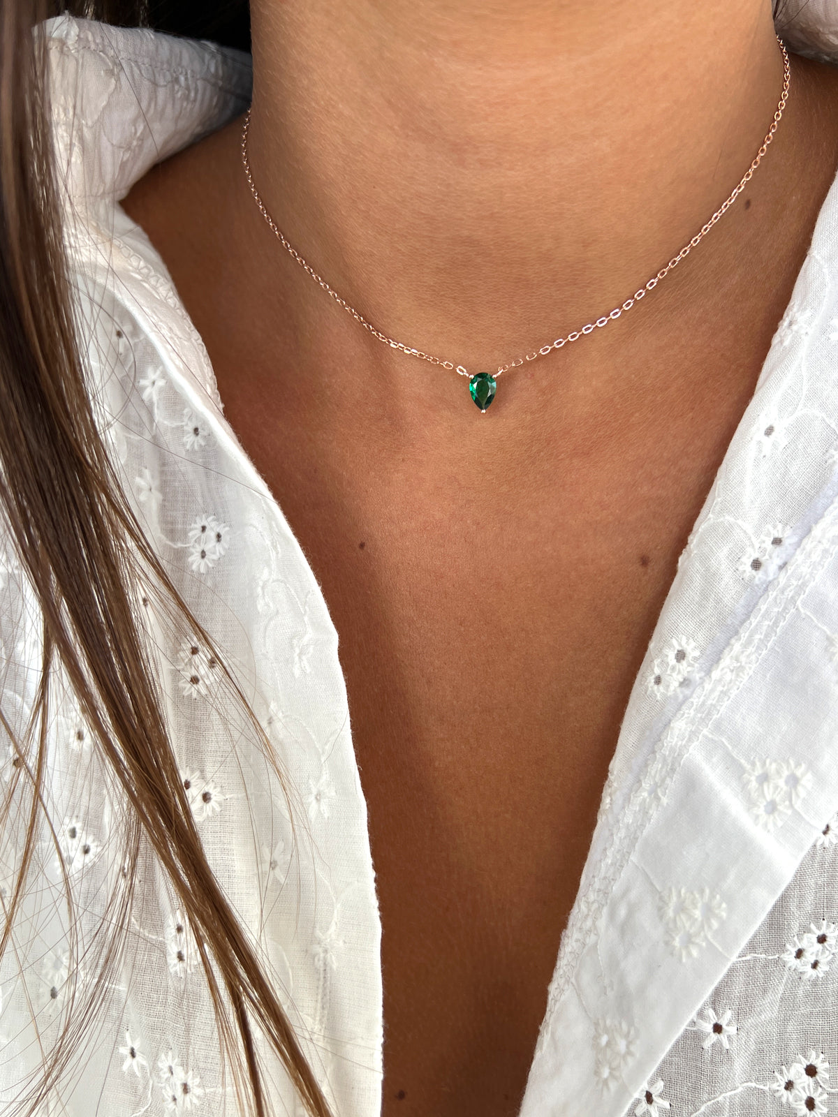 שרשרת צמודה סוליטר טיפה ירוקה