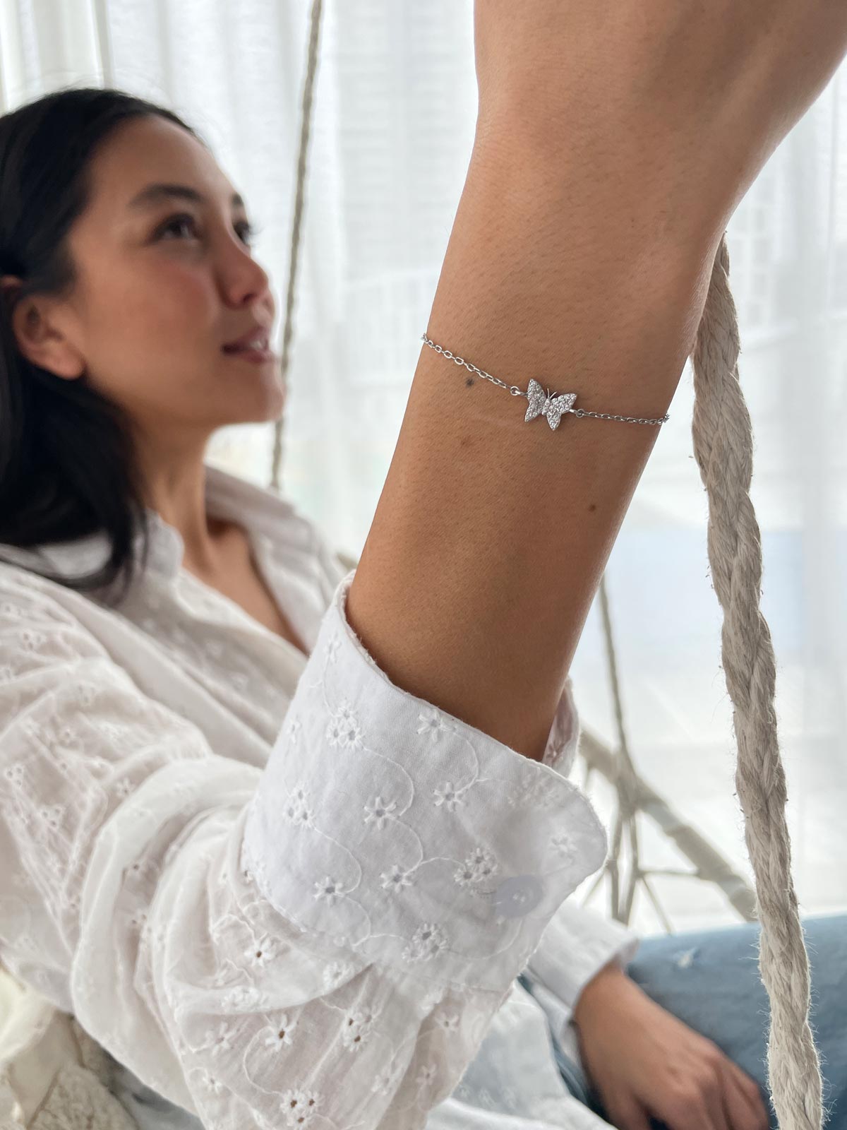 צמיד פרפר משובץ