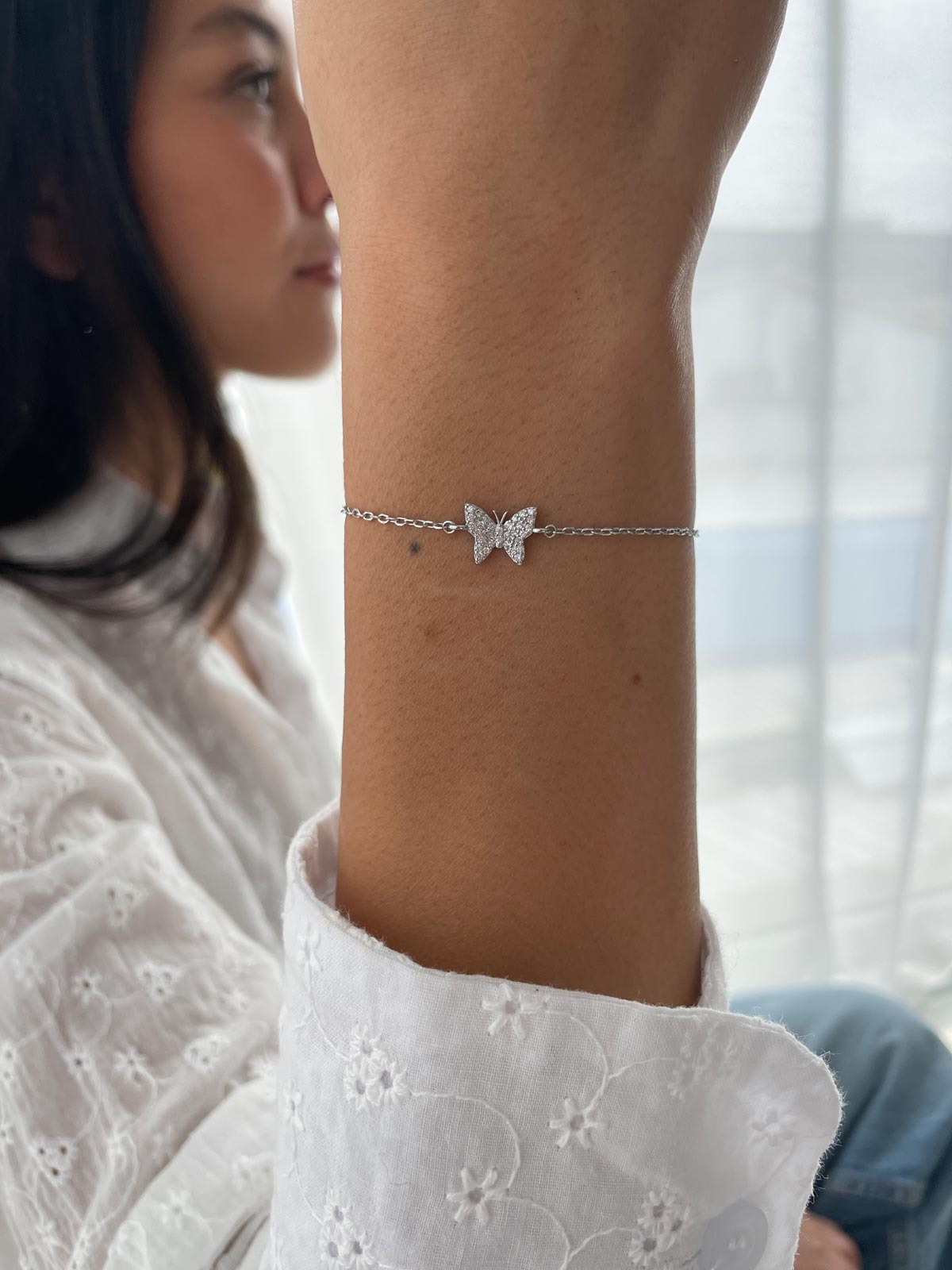 צמיד פרפר משובץ