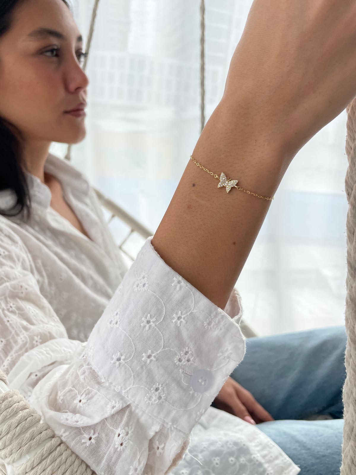 צמיד פרפר משובץ