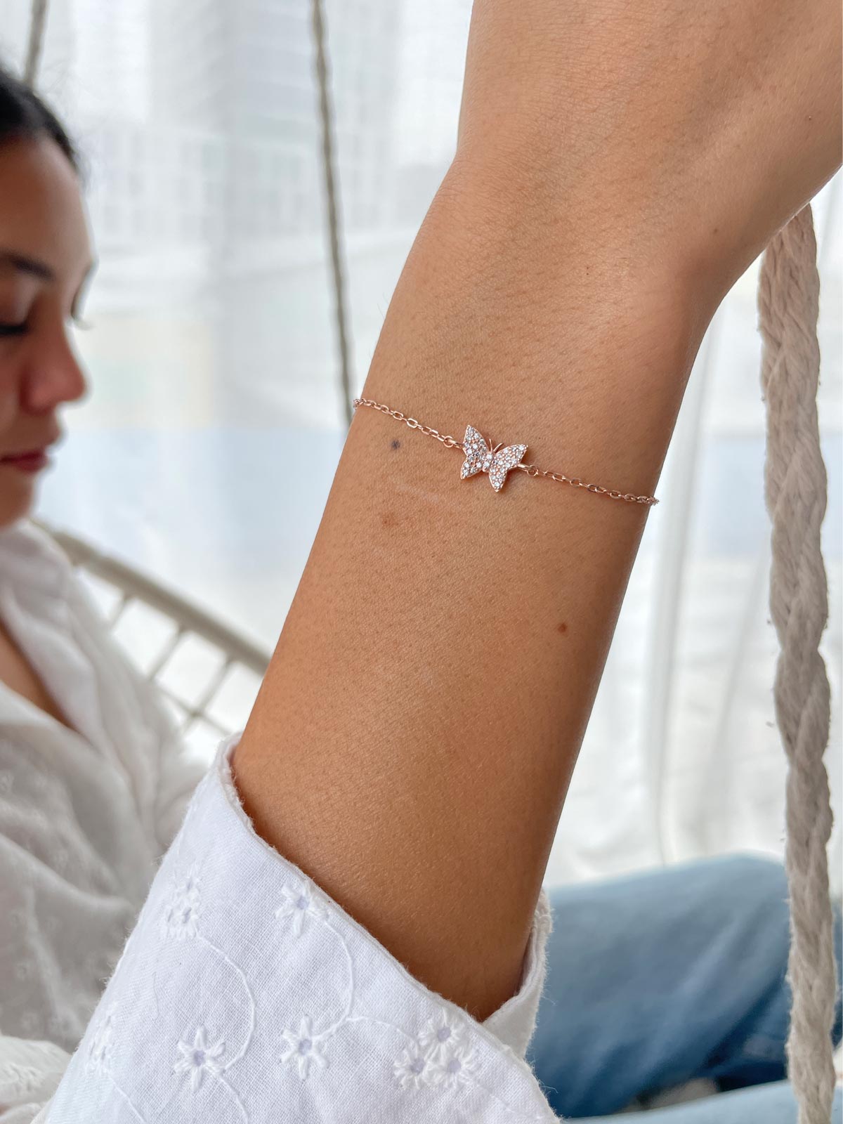 צמיד פרפר משובץ