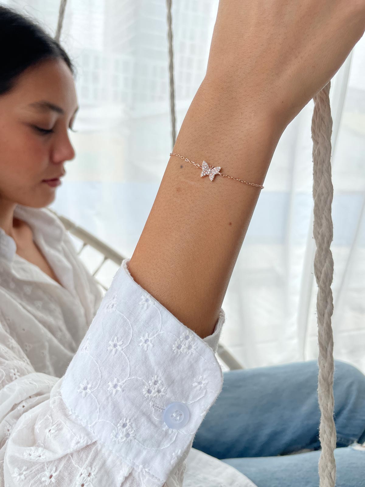 צמיד פרפר משובץ