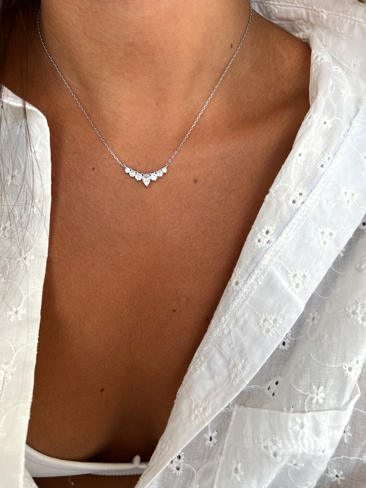 שרשרת סוליטרים וטיפה