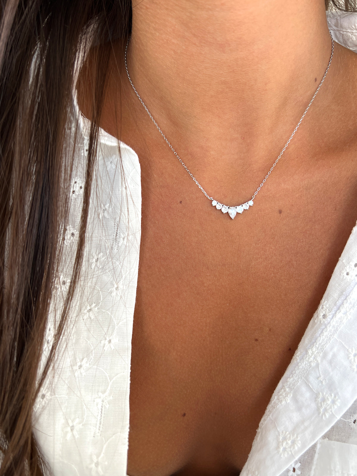 שרשרת סוליטרים וטיפה