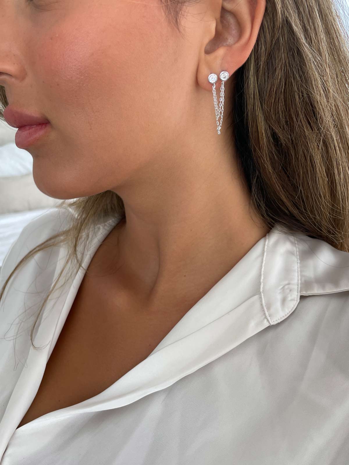 עגיל כפול שני סוליטרים עגולים ושרשראות