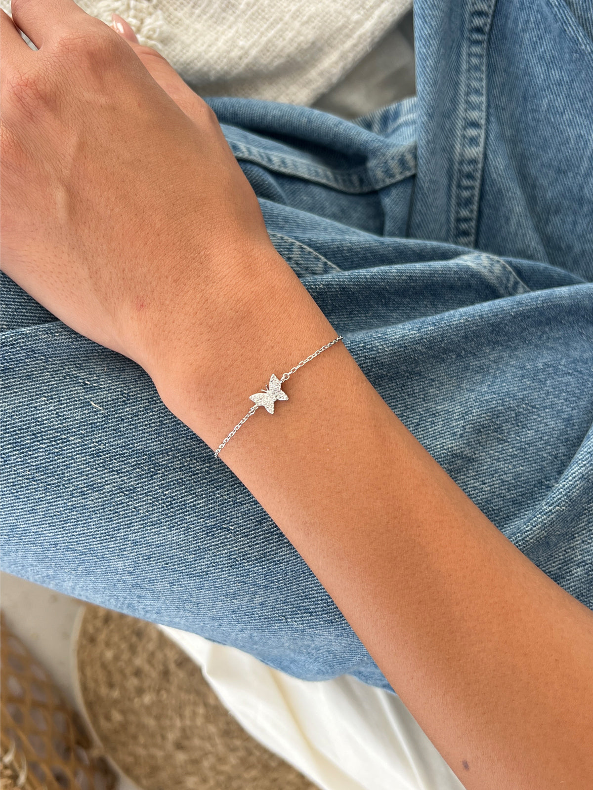 צמיד פרפר משובץ