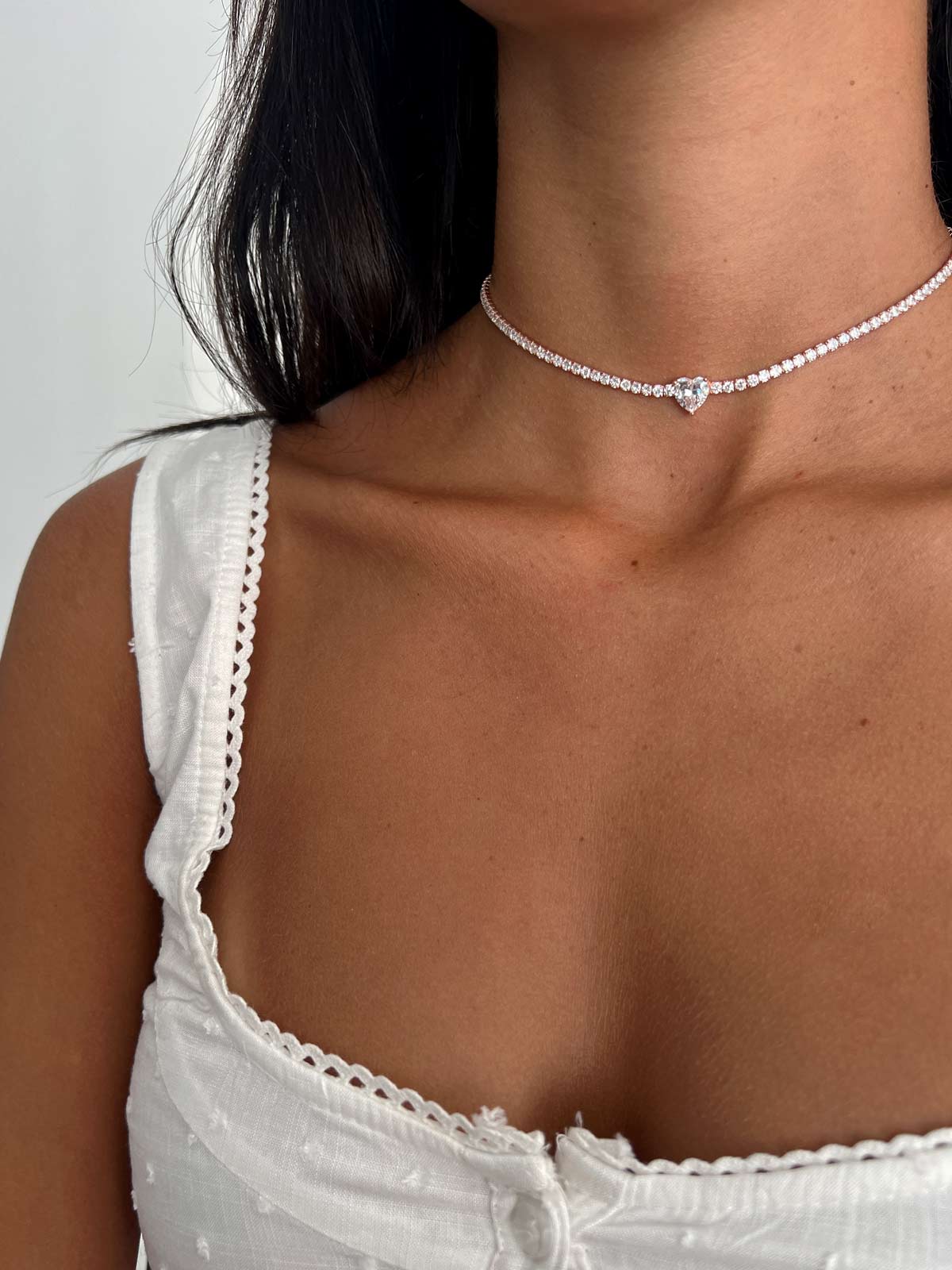 שרשרת צ'וקר טניס סוליטר לב