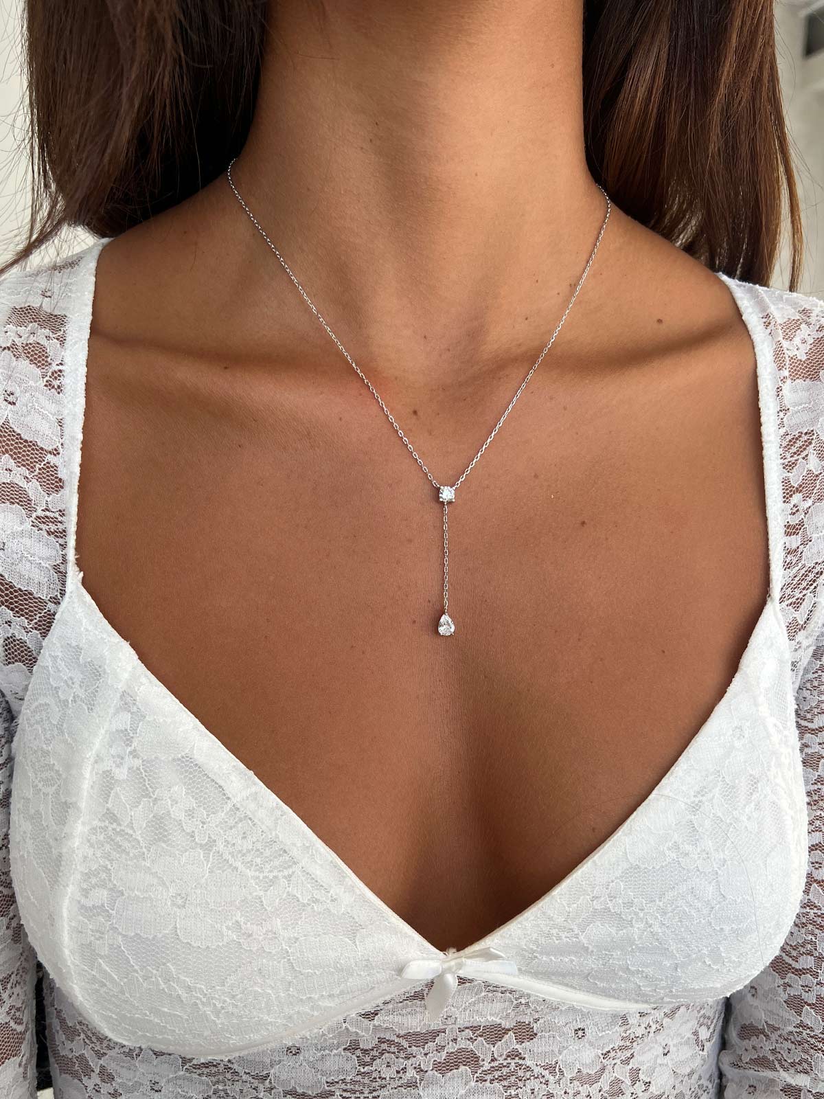 שרשרת עניבה קצרה סוליטר וטיפה