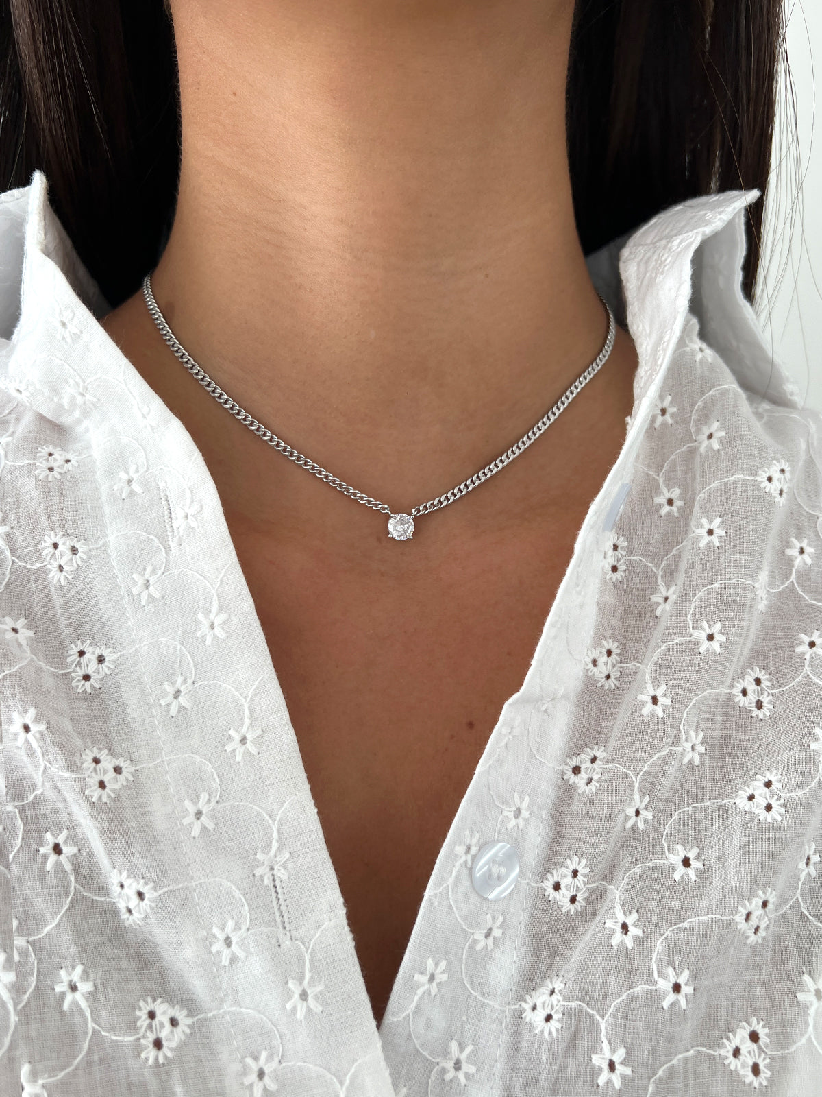 שרשרת צמודה חוליות וסוליטר גדול