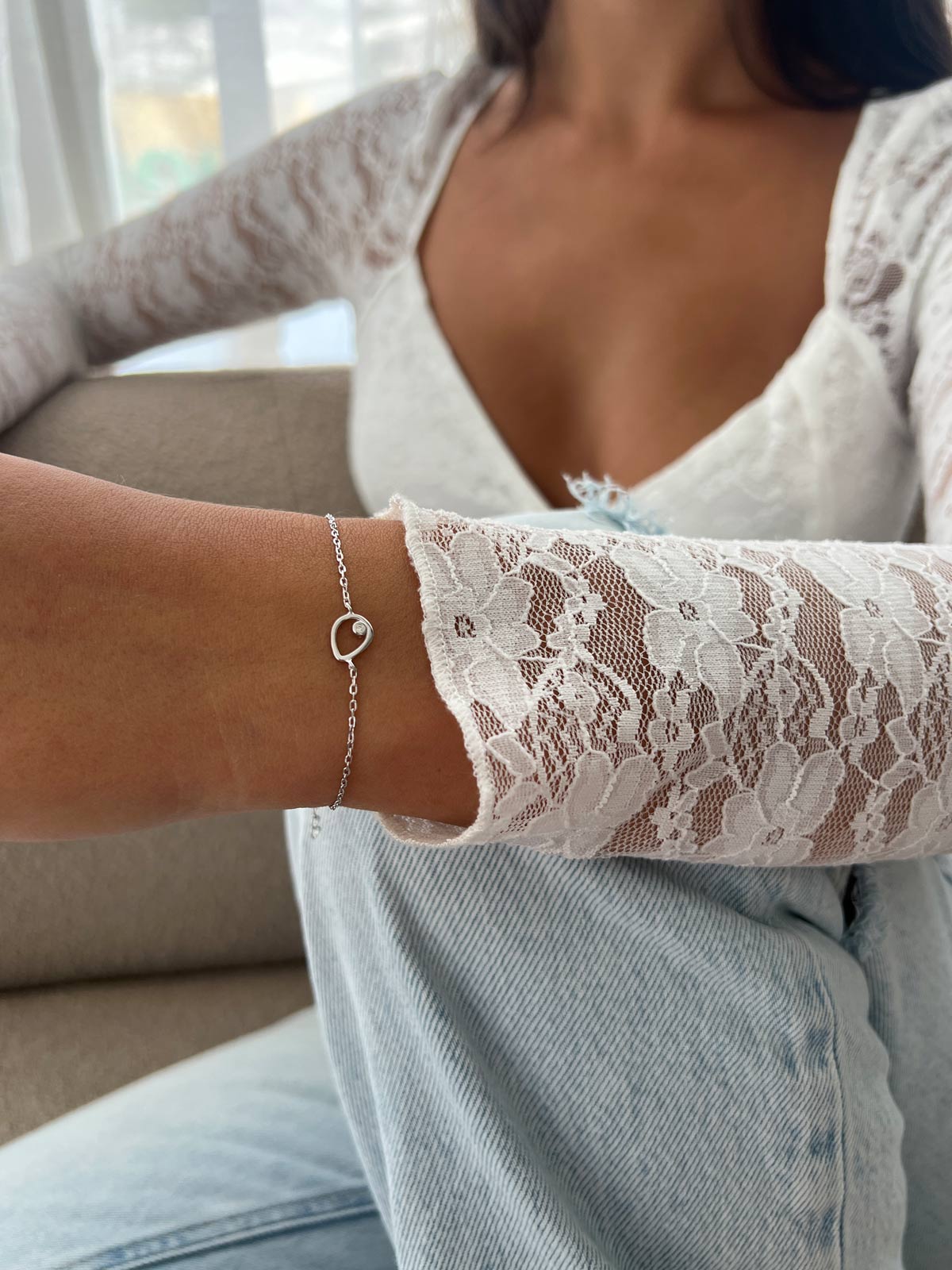 צמיד טיפה חלולה חלקה וסוליטר