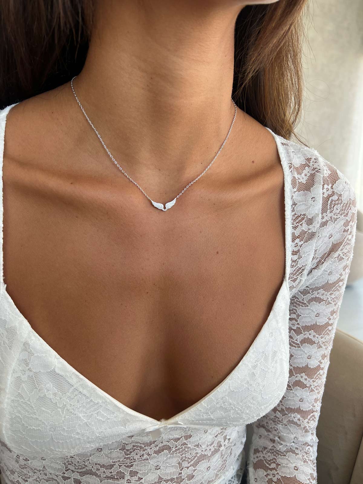 שרשרת צמודה כנפיים קטנות