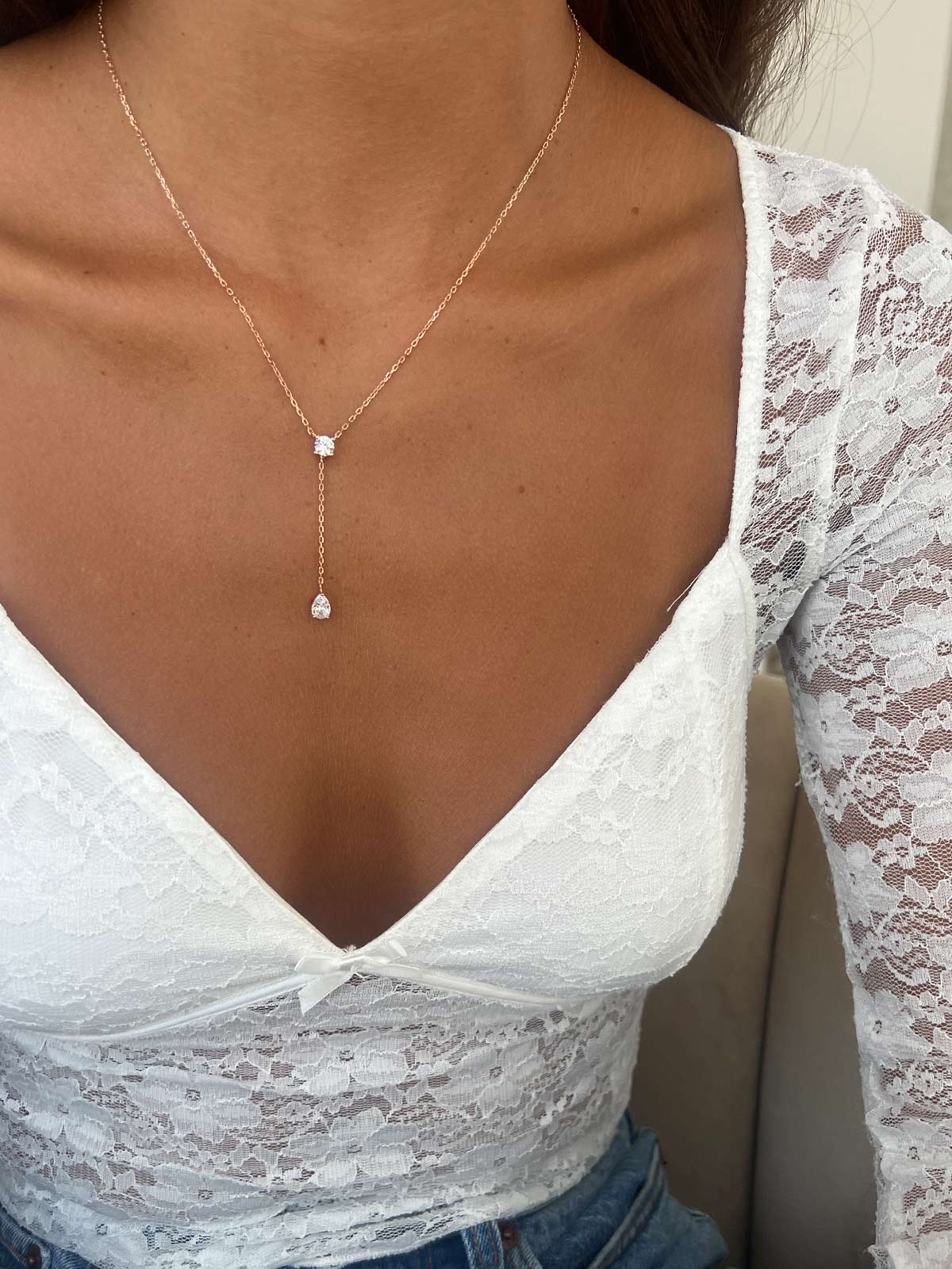 שרשרת עניבה קצרה סוליטר וטיפה