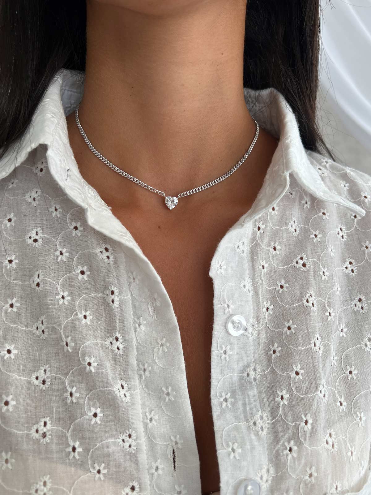 שרשרת צמודה חוליות עבות וסוליטר לב גדול