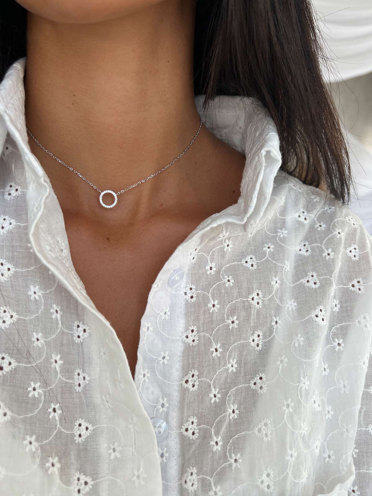 שרשרת צמודה חישוק קטן משובץ