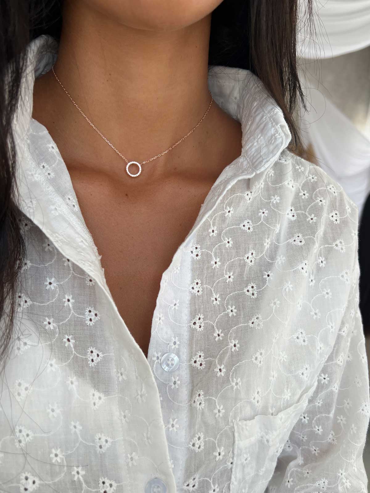 שרשרת צמודה חישוק קטן משובץ