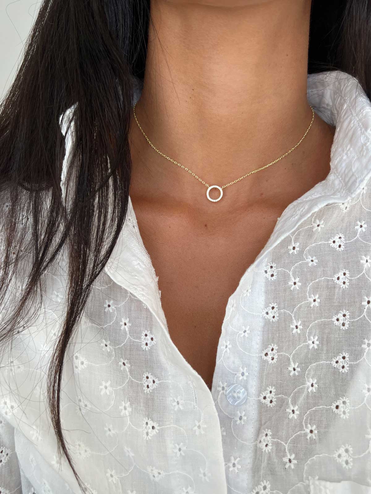 שרשרת צמודה חישוק קטן משובץ