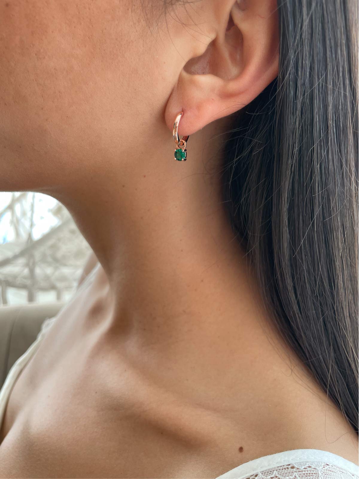 עגילי חישוק חלק סוליטר ירוק נופל