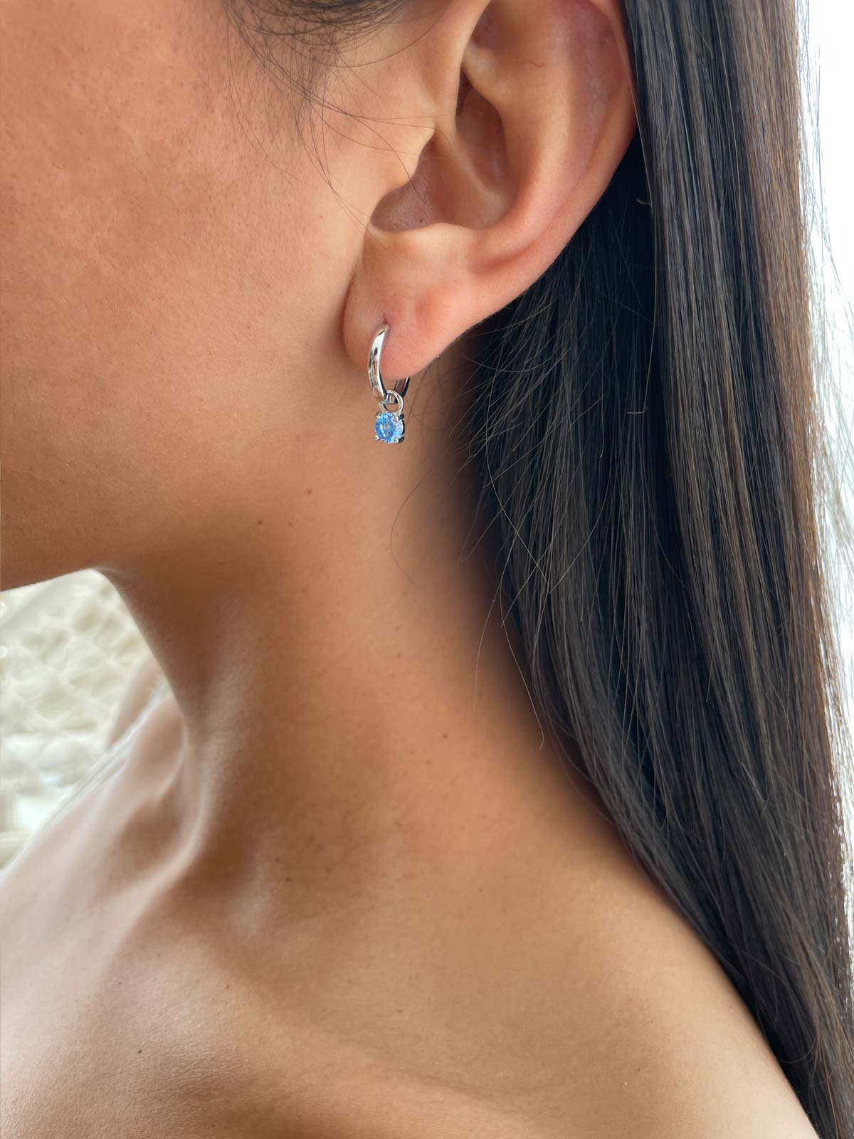 עגילי חישוק חלק סוליטר תכלת נופל