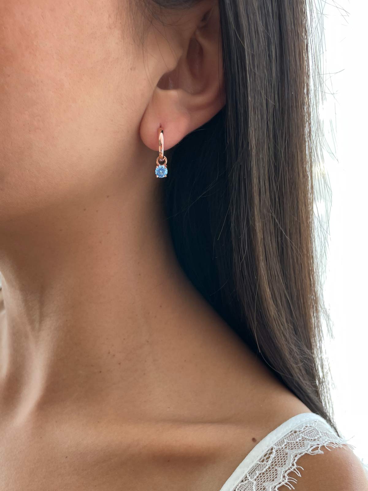 עגילי חישוק חלק סוליטר תכלת נופל