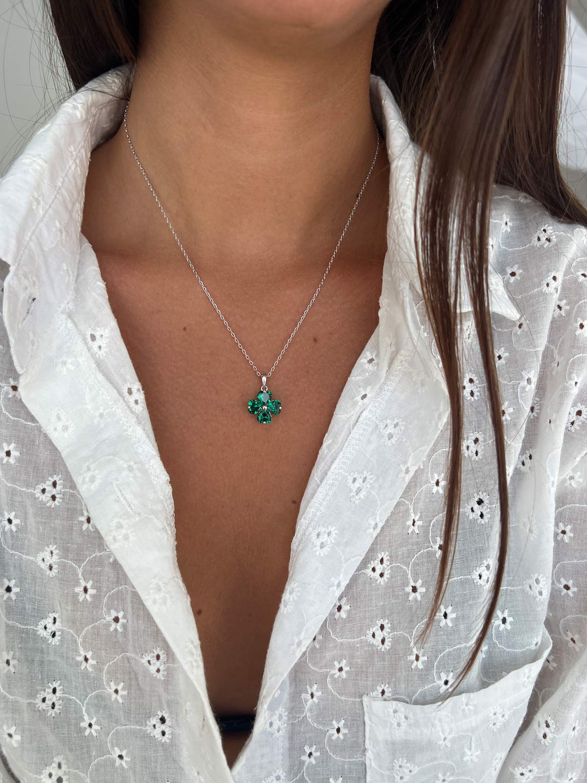 שרשרת תלתן לבבות סוליטרים ירוקים